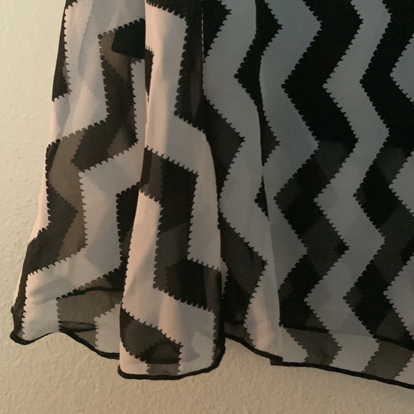 XXS Black & White Chevron LuLaRoe Lola Skirt - NWT - Picture 2 of 7